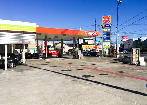 車で入りやすい福知山SS、分煙室とキッズコーナーあります